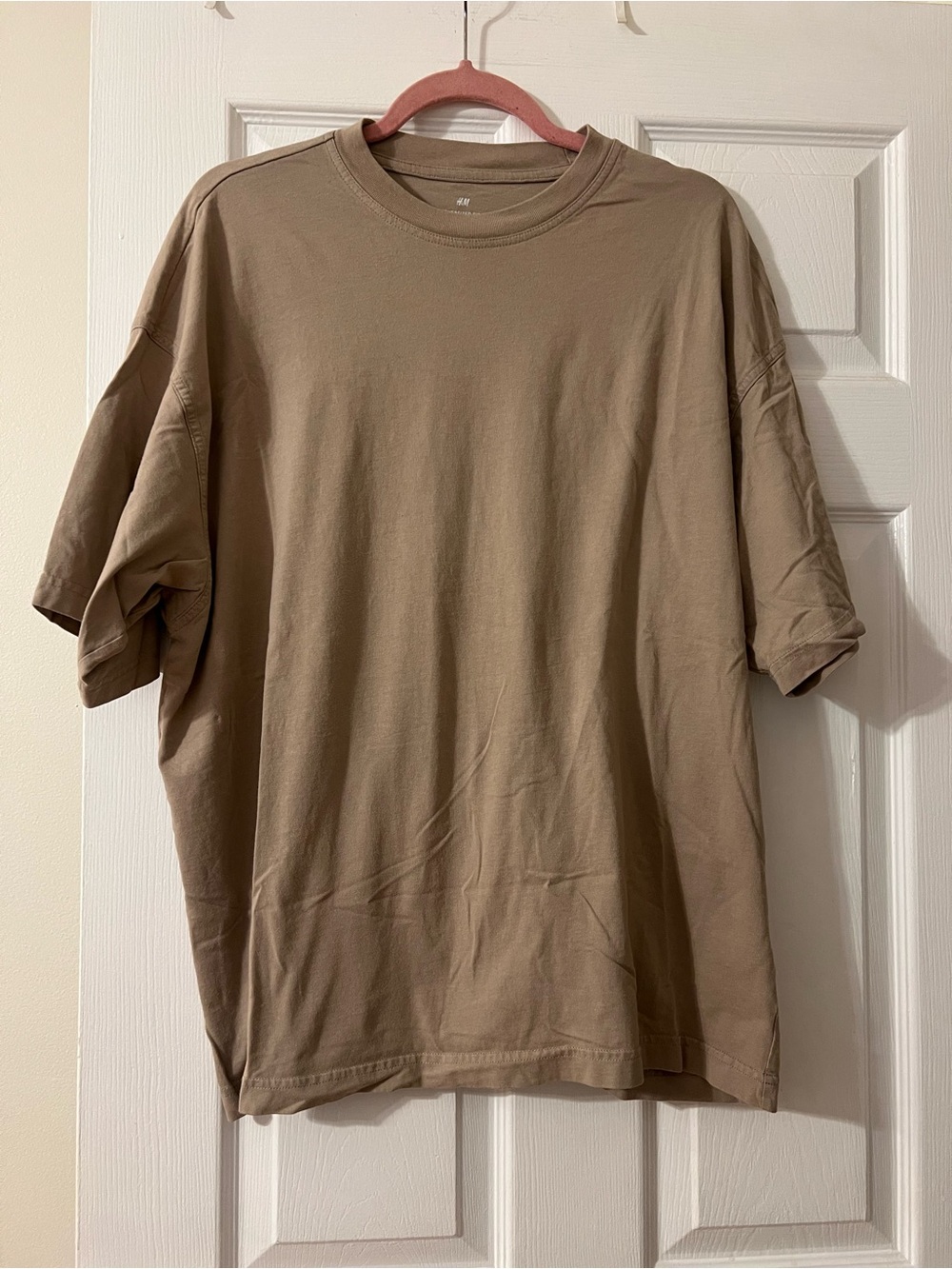 H&M Men's Oversized Fit Short Sleeve Crew Neck Tee in Taupe Brown